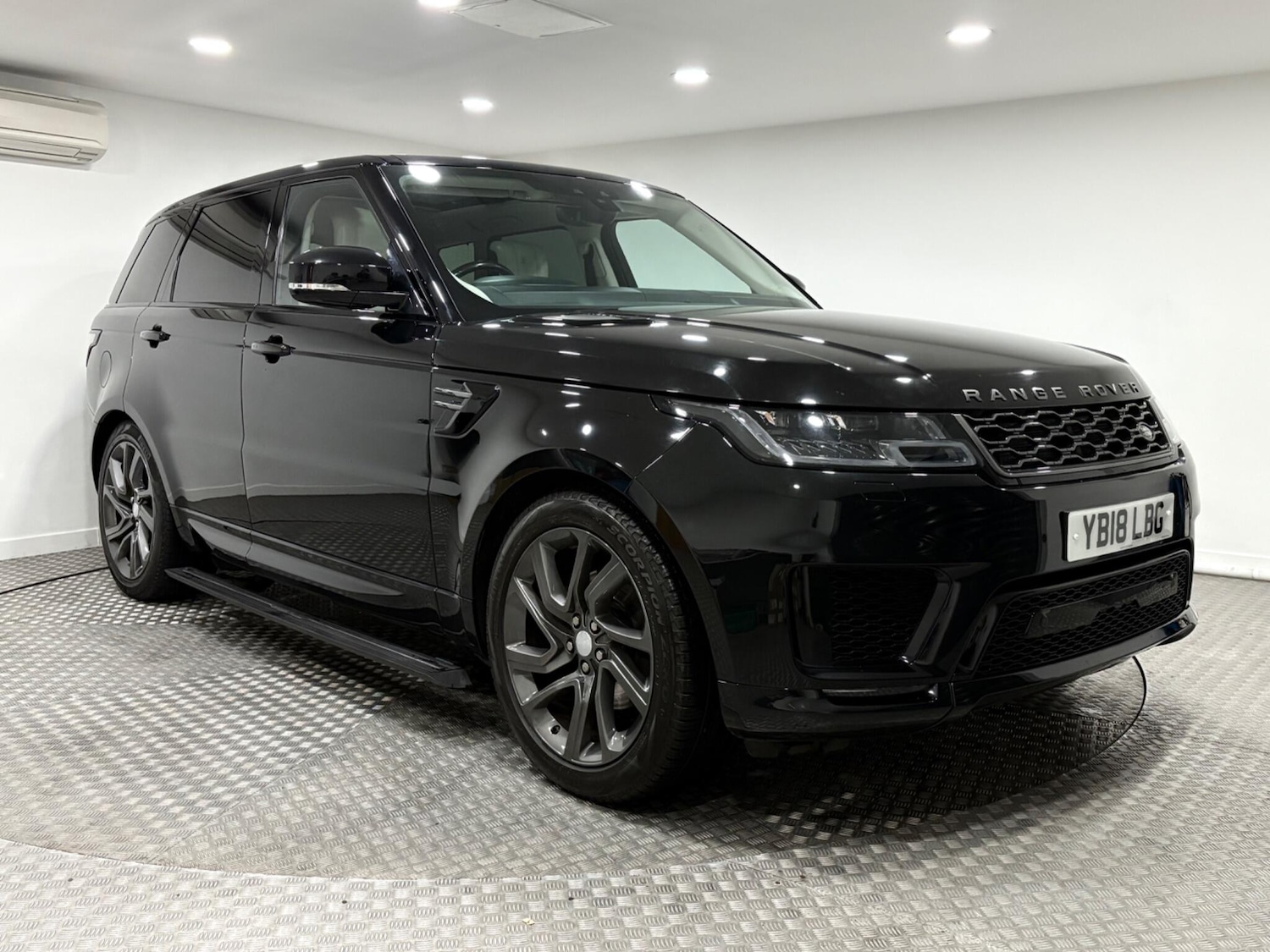 Used Land Rover Range Rover Sport 2018 for sale - 76620372: Photo 1