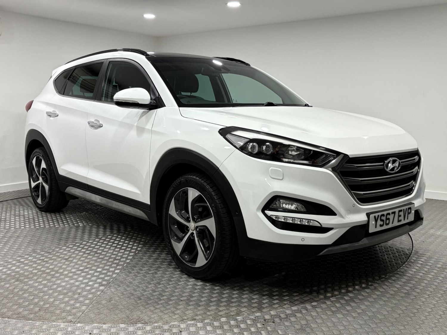 Used Hyundai TUCSON 2017 for sale - 76122256: Photo 1