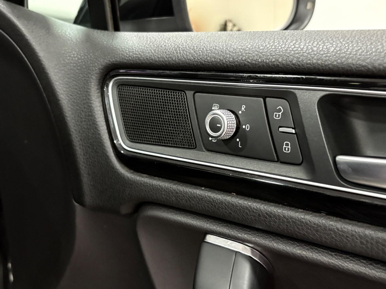 Used Volkswagen Touareg for sale - 76728397: Photo 35