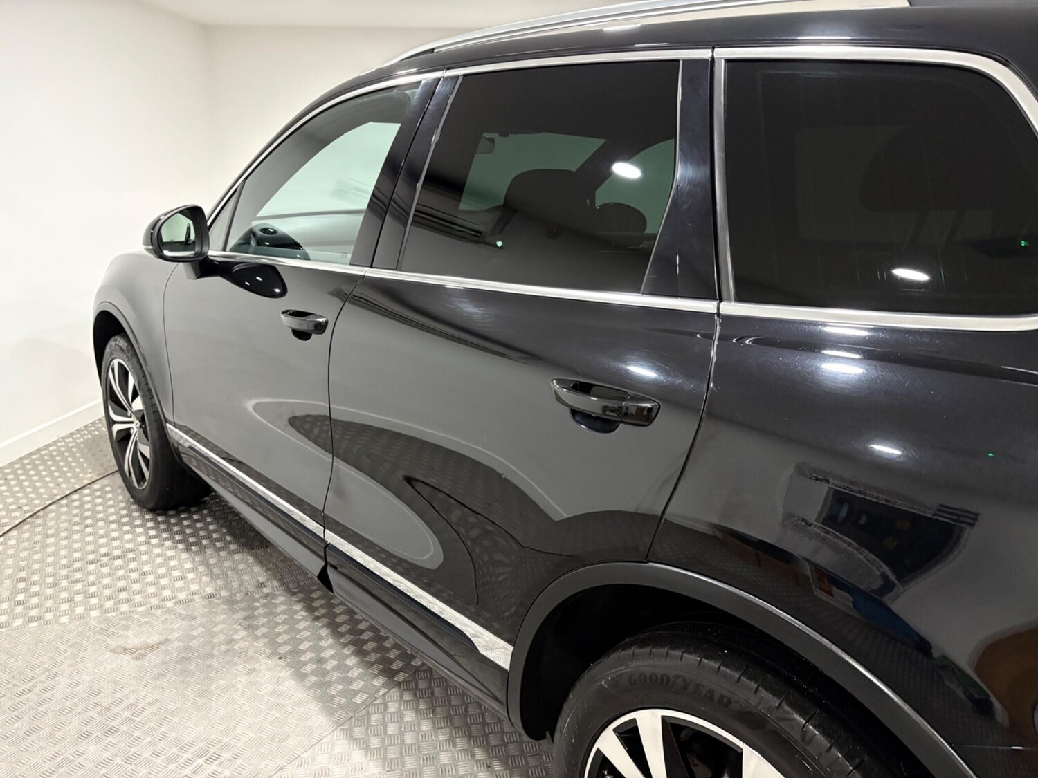 Used Volkswagen Touareg for sale - 76728397: Photo 49