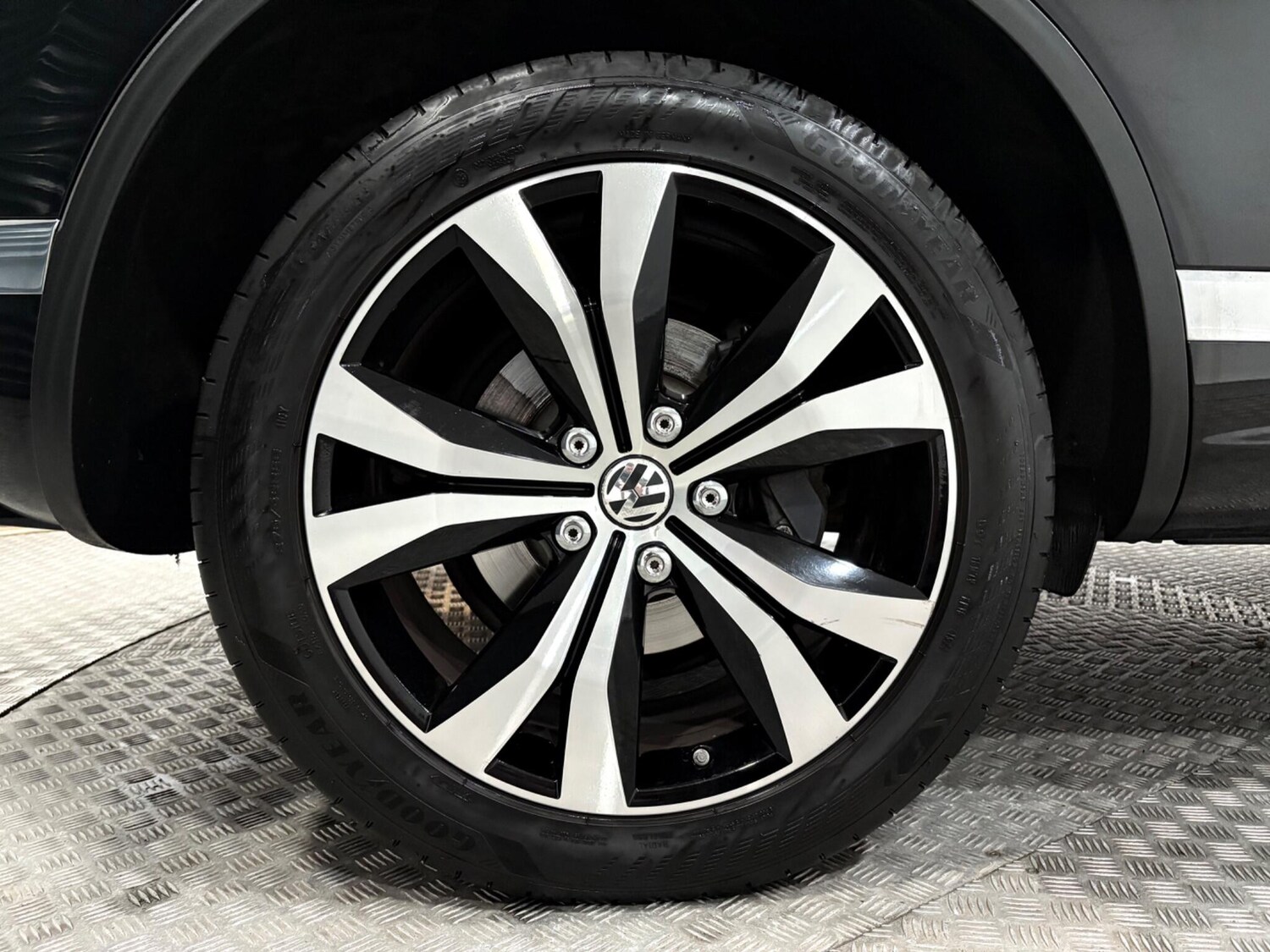 Used Volkswagen Touareg for sale - 76728397: Photo 50