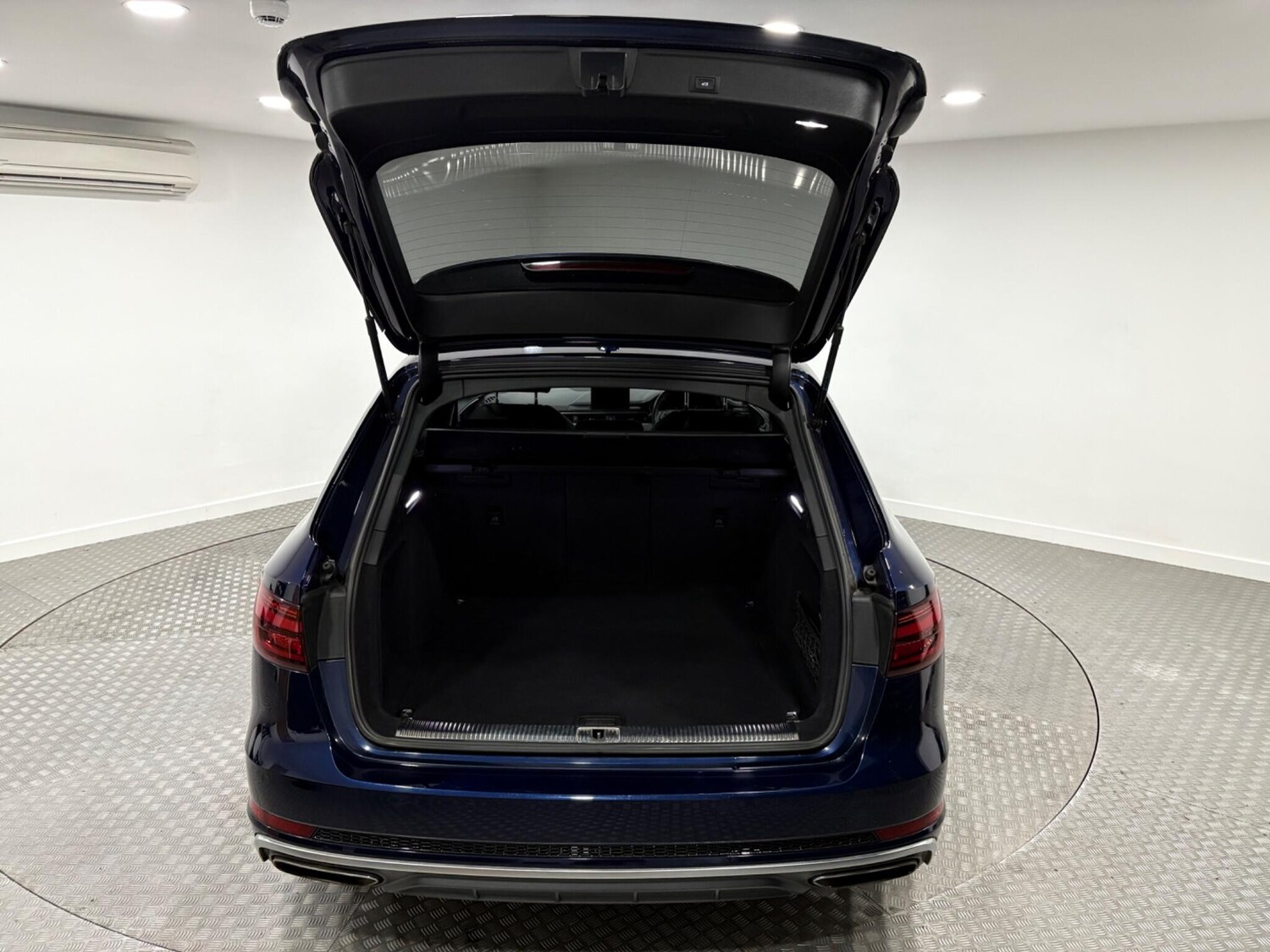 Used Audi A4 Avant 2019 for sale - 75883370: Photo 42