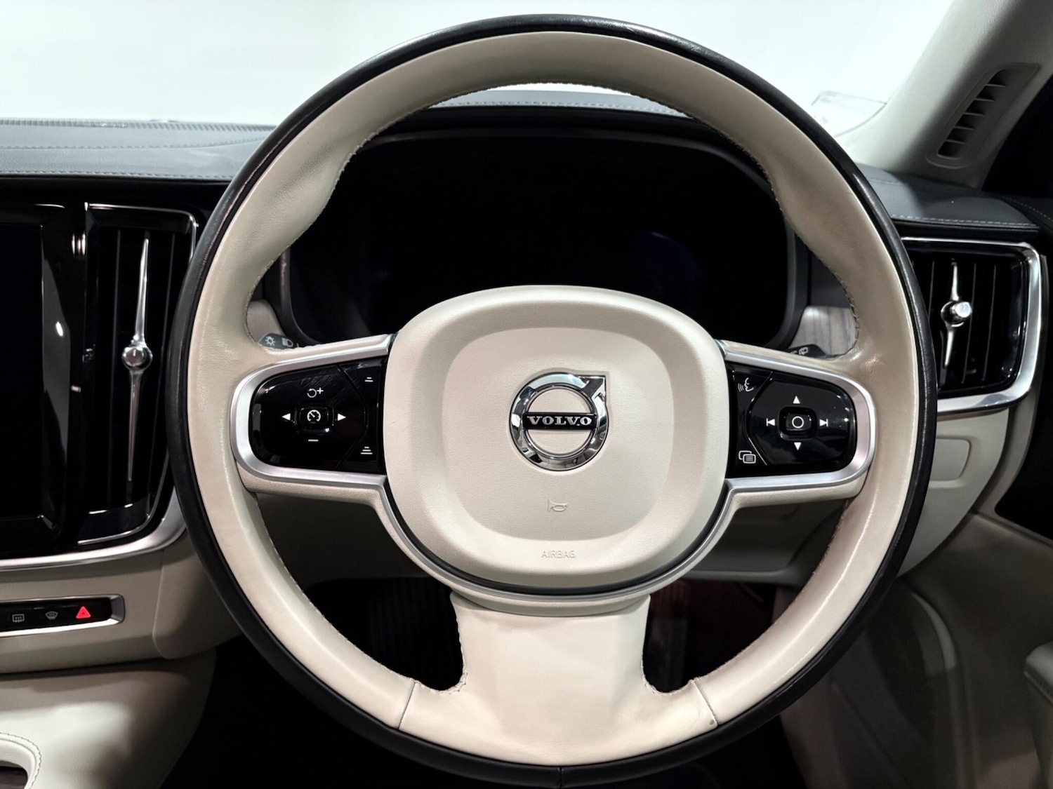 Used Volvo V90 2022 for sale - 77040342: Photo 14