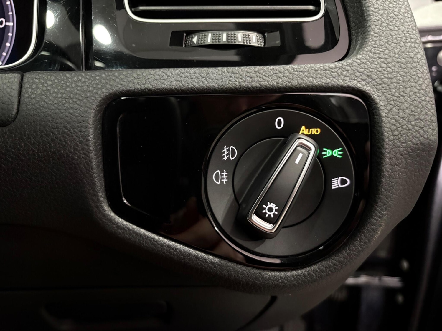 Used Volkswagen Golf 2019 for sale - 77977600: Photo 37