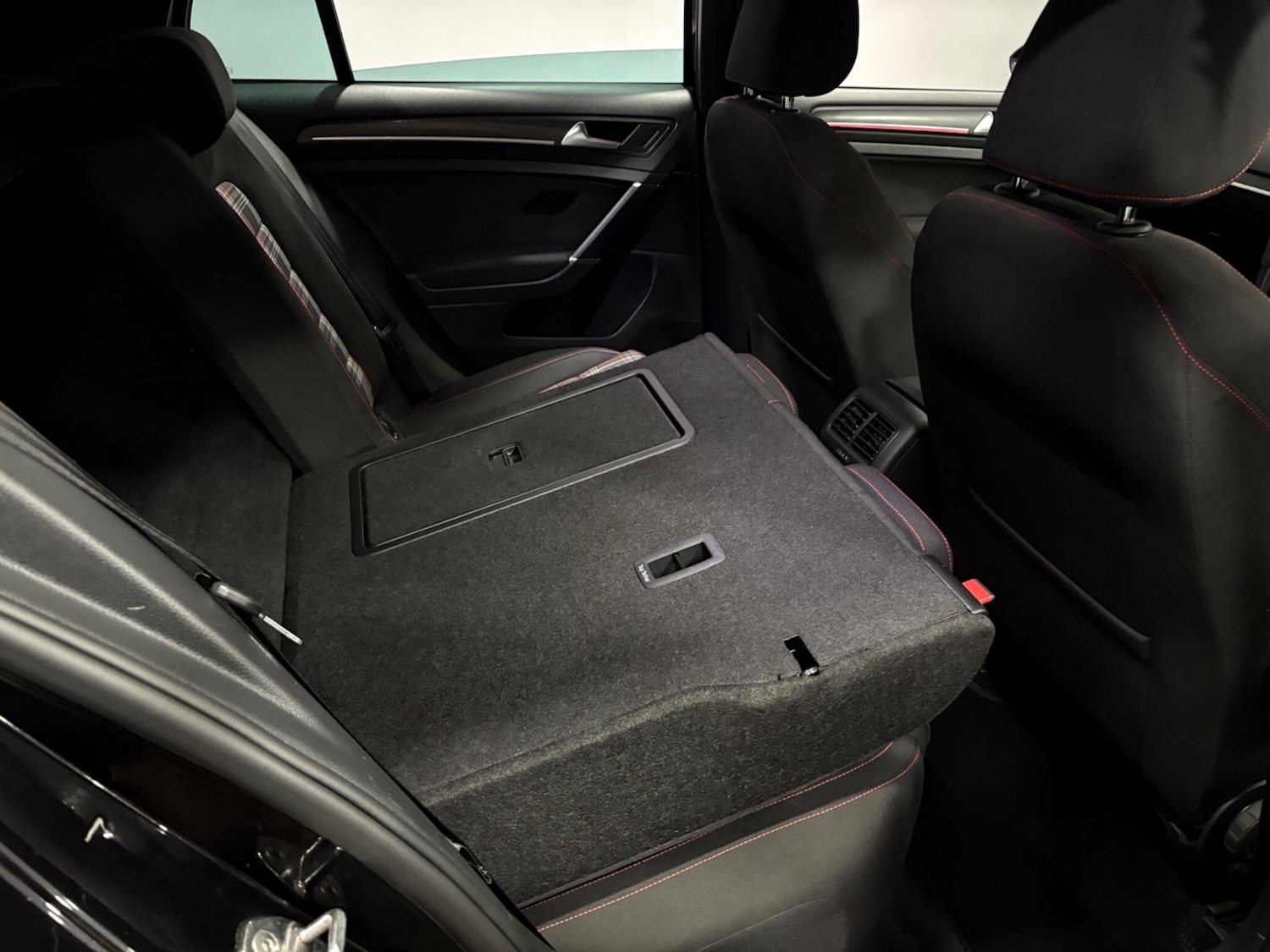 Used Volkswagen Golf 2019 for sale - 77977600: Photo 44