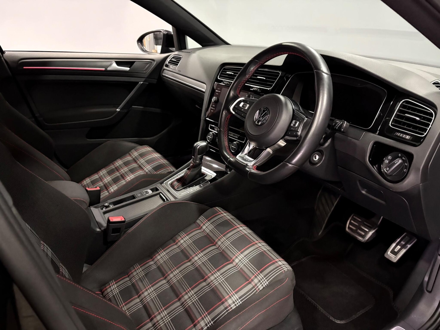 Used Volkswagen Golf 2019 for sale - 77977600: Photo 9