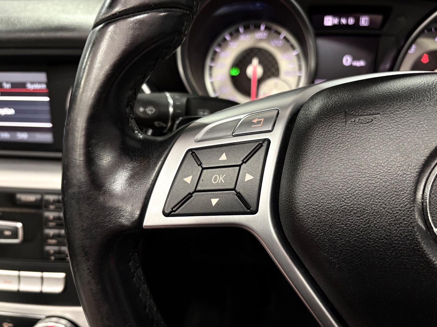 Used Mercedes-Benz SLK 2013 for sale - 77723074: Photo 16