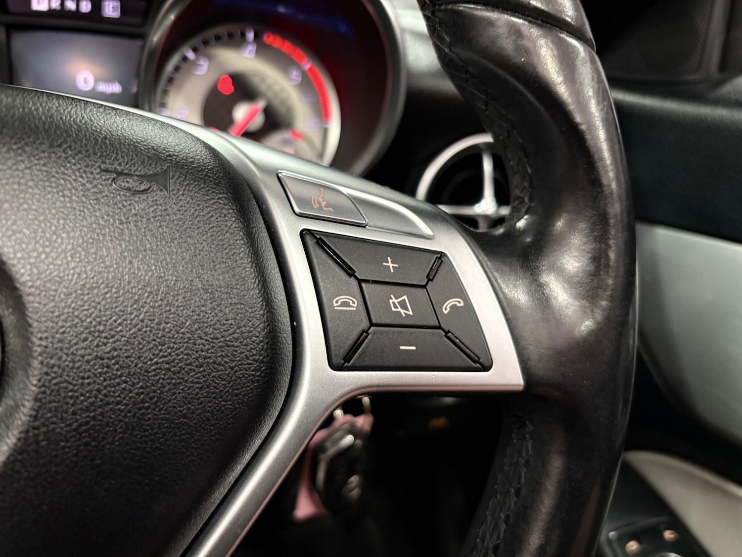 Used Mercedes-Benz SLK 2013 for sale - 77723074: Photo 18