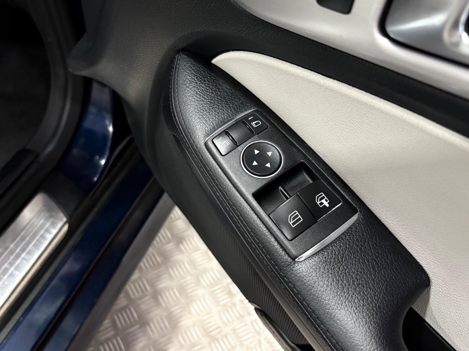 Used Mercedes-Benz SLK 2013 for sale - 77723074: Photo 30