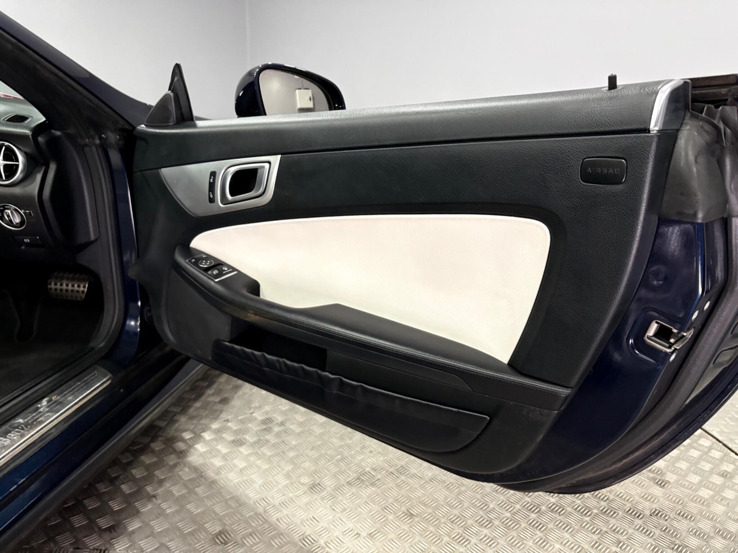 Used Mercedes-Benz SLK 2013 for sale - 77723074: Photo 31