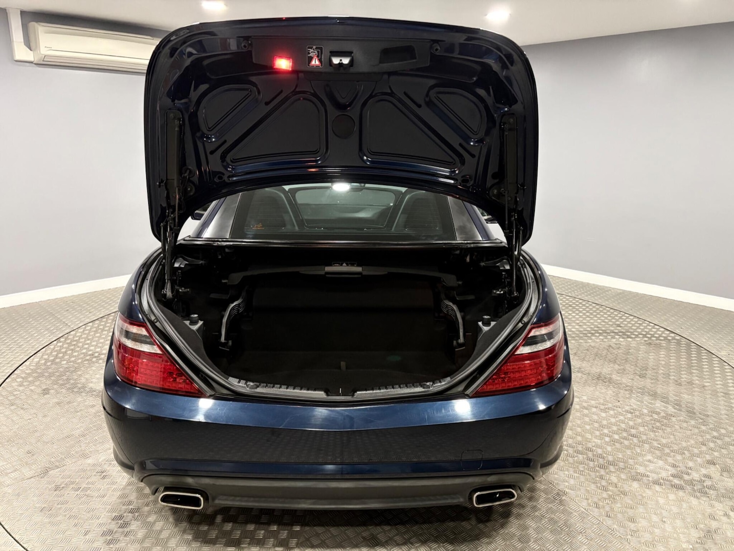 Used Mercedes-Benz SLK 2013 for sale - 77723074: Photo 32