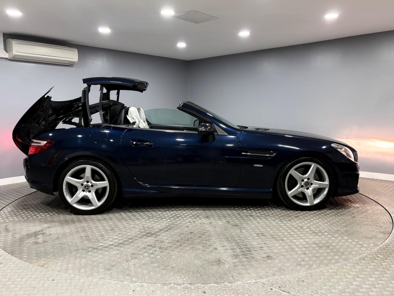 Used Mercedes-Benz SLK 2013 for sale - 77723074: Photo 41