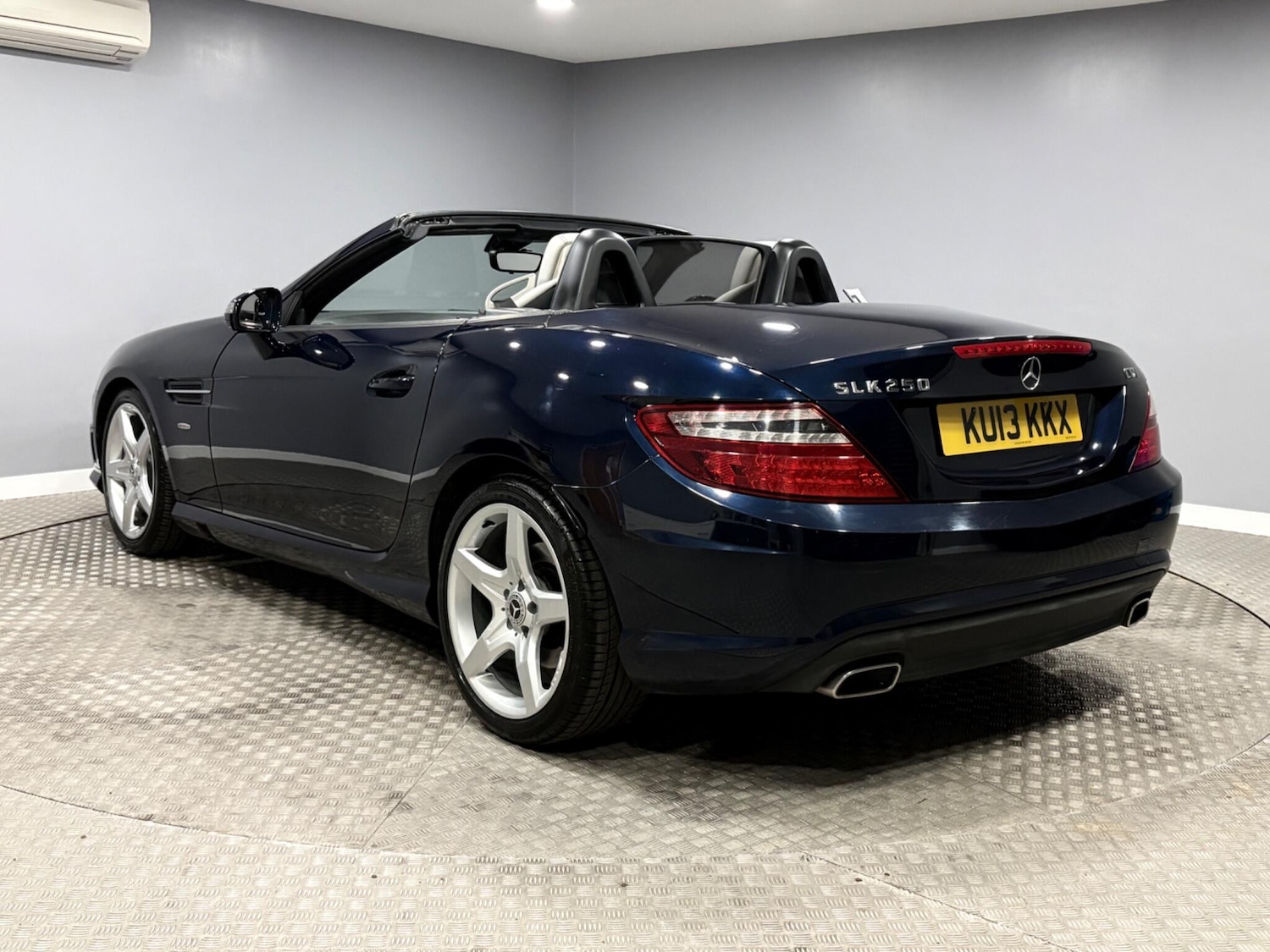Used Mercedes-Benz SLK 2013 for sale - 77723074: Photo 5