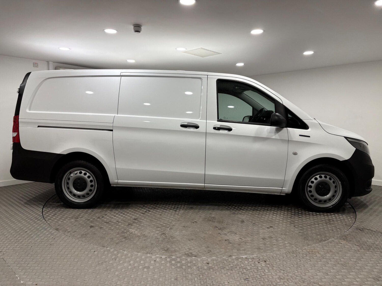 Used Mercedes-Benz Vito 2022 for sale - 77537372: Photo 2