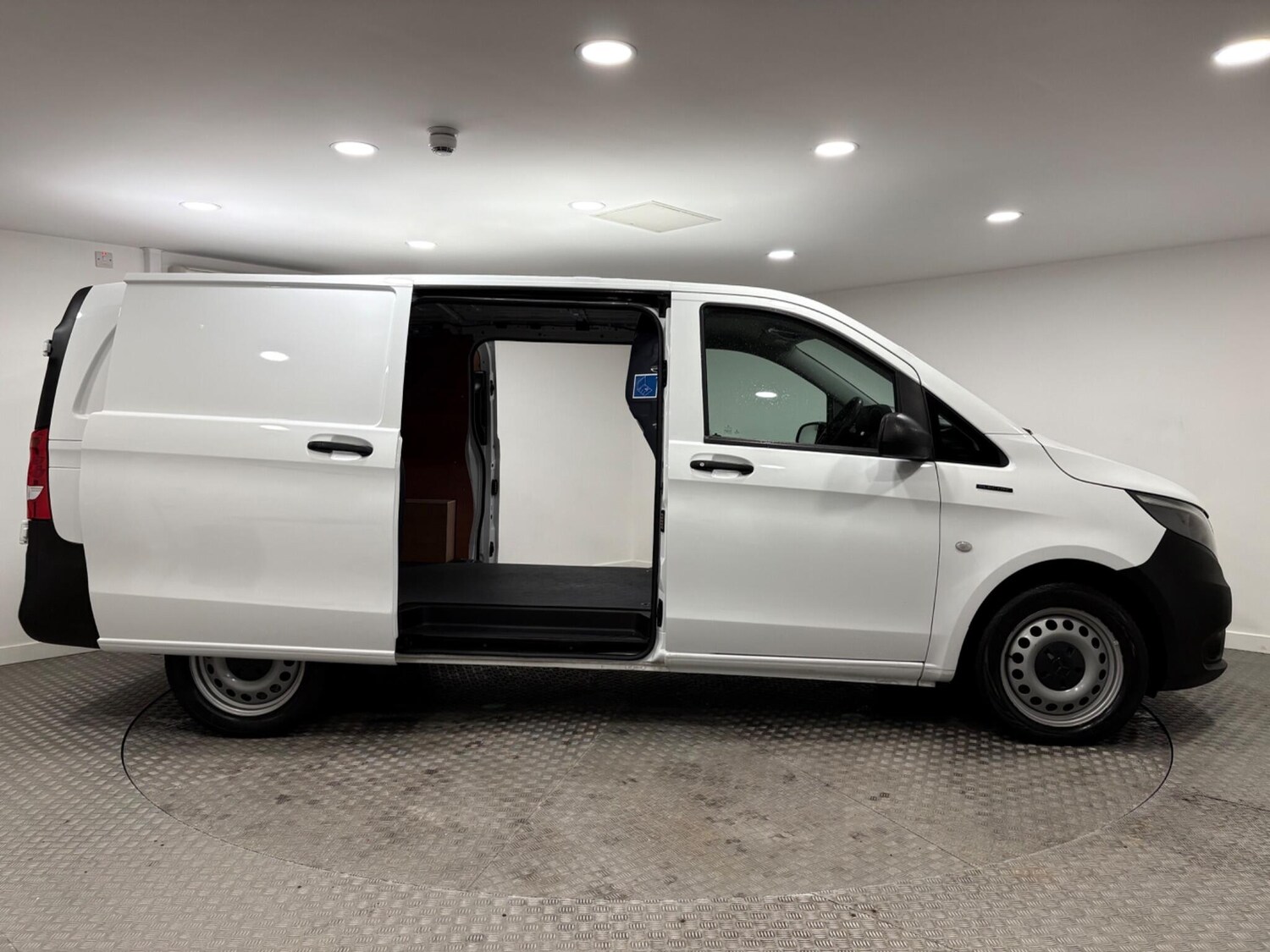 Used Mercedes-Benz Vito 2022 for sale - 77537372: Photo 42