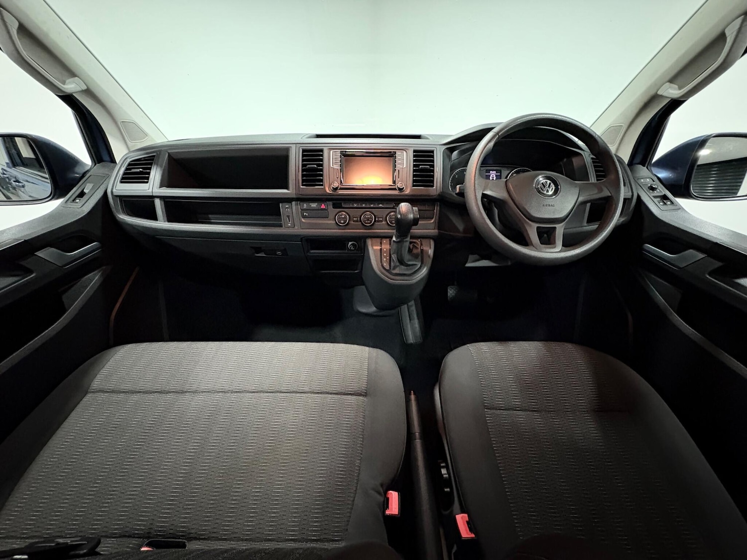 Used Volkswagen Transporter Shuttle 2018 for sale - 77021238: Photo 10