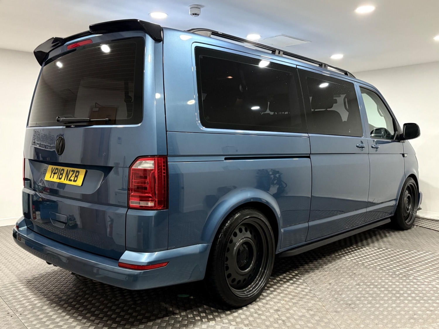 Used Volkswagen Transporter Shuttle 2018 for sale - 77021238: Photo 3