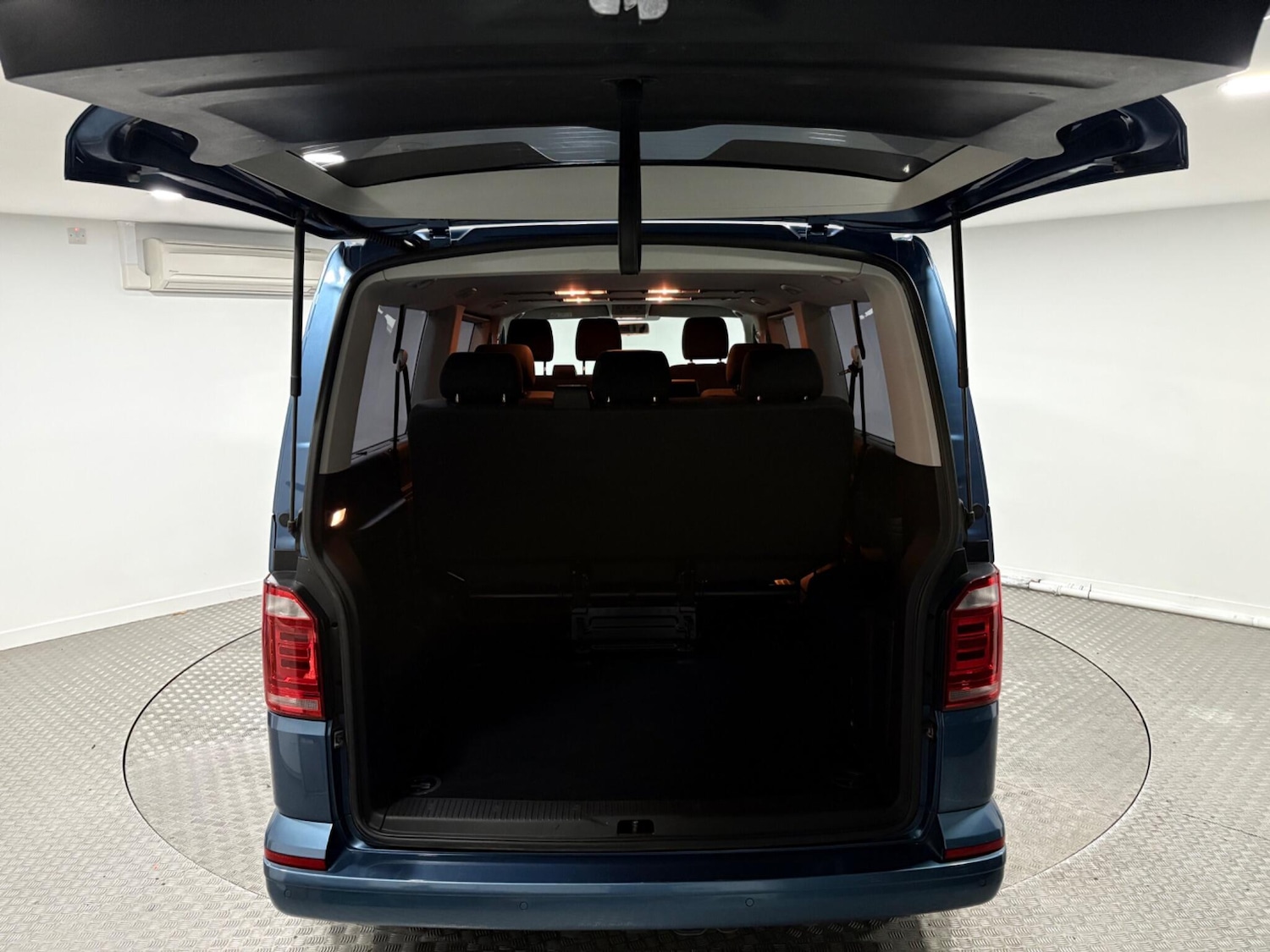 Used Volkswagen Transporter Shuttle 2018 for sale - 77021238: Photo 39