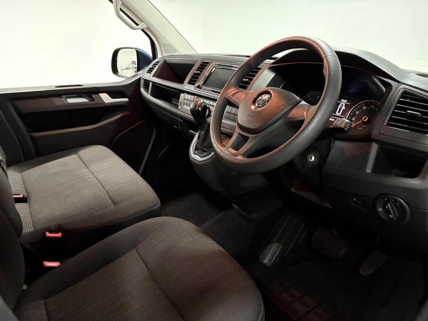 Used Volkswagen Transporter Shuttle 2018 for sale - 77021238: Photo 9