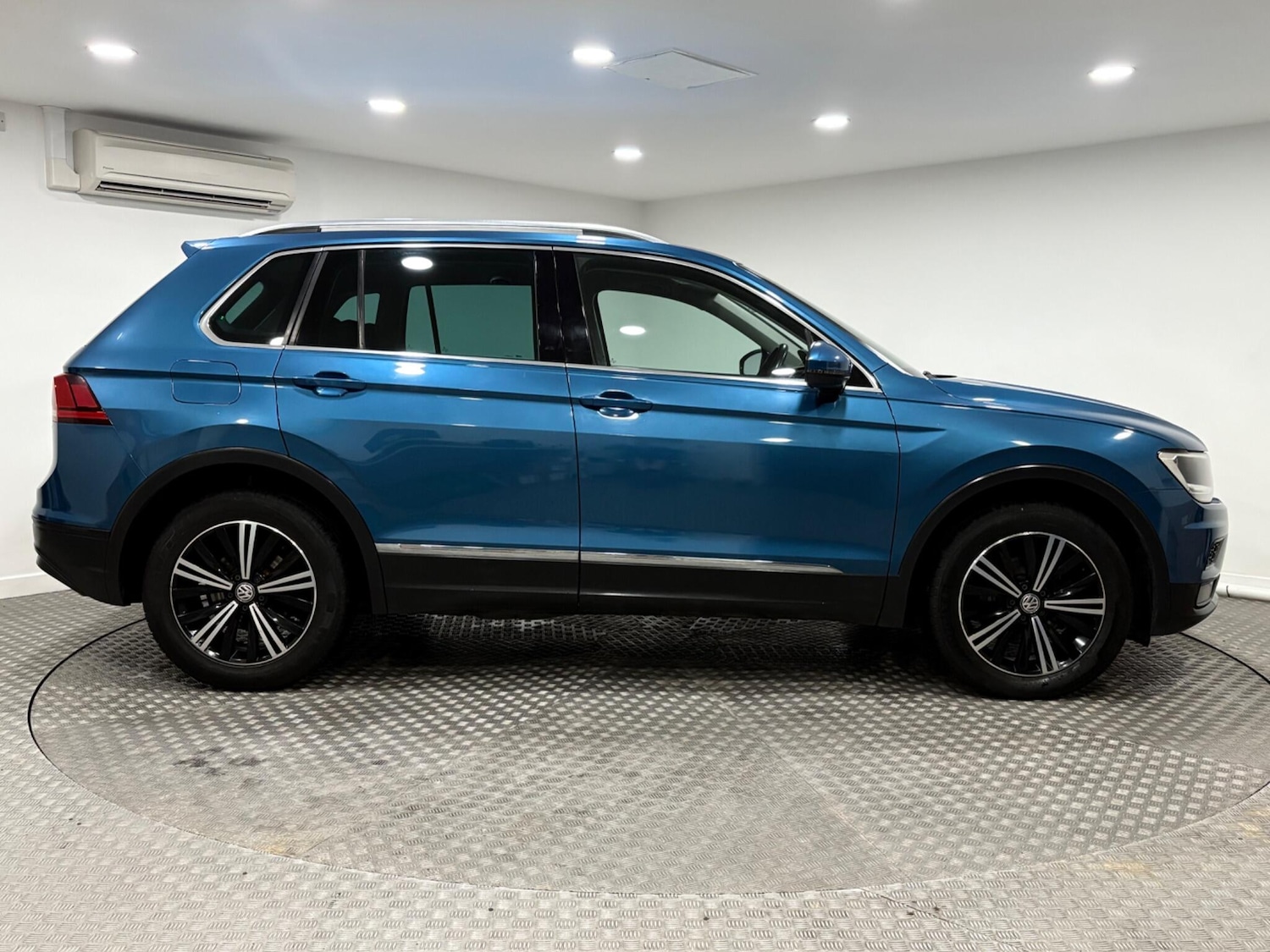 Used Volkswagen Tiguan 2018 for sale - 76926582: Photo 2