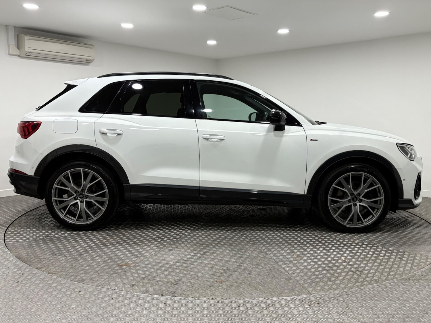 Used Audi Q3 2020 for sale - 76315135: Photo 2