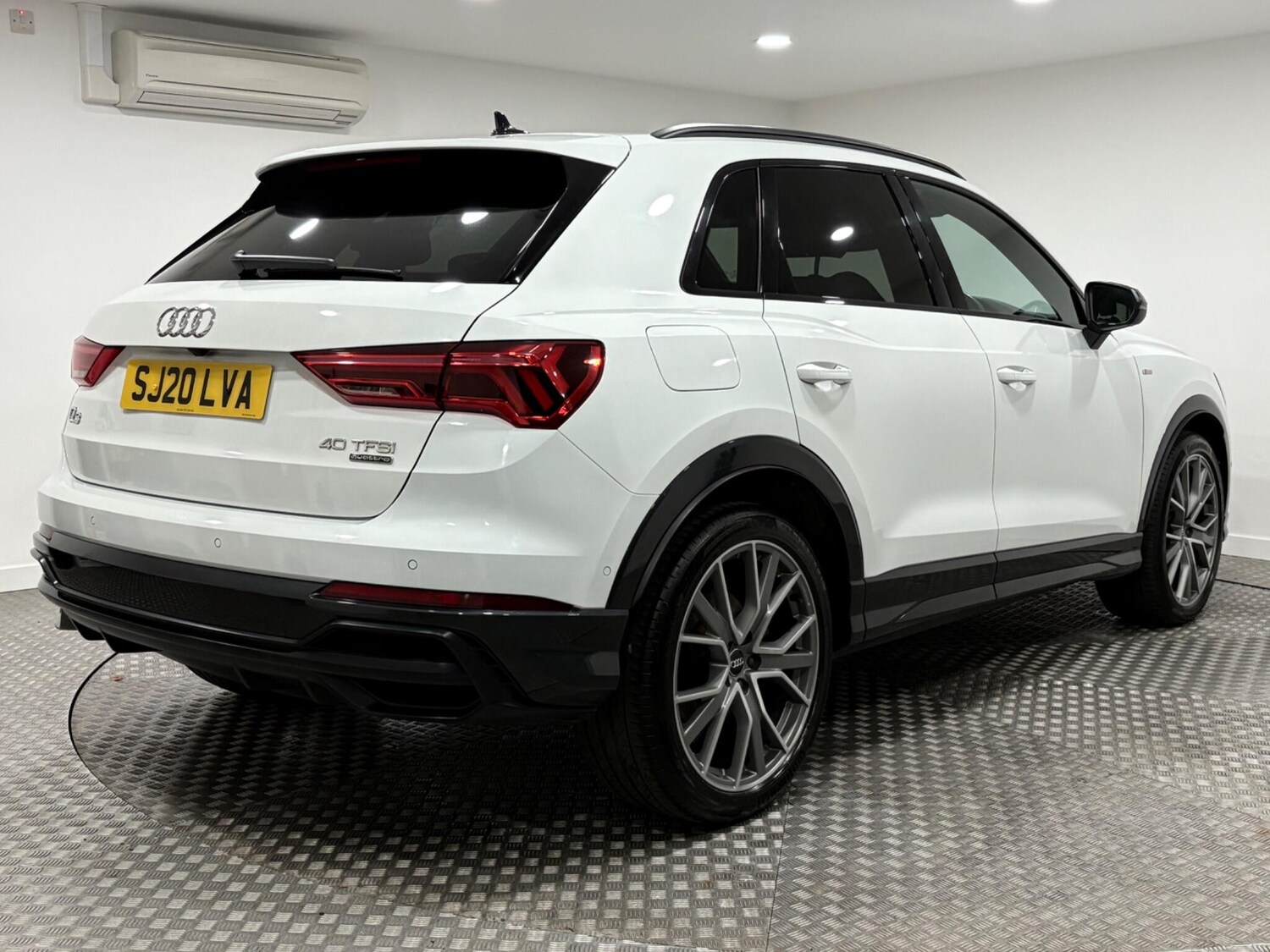 Used Audi Q3 2020 for sale - 76315135: Photo 3