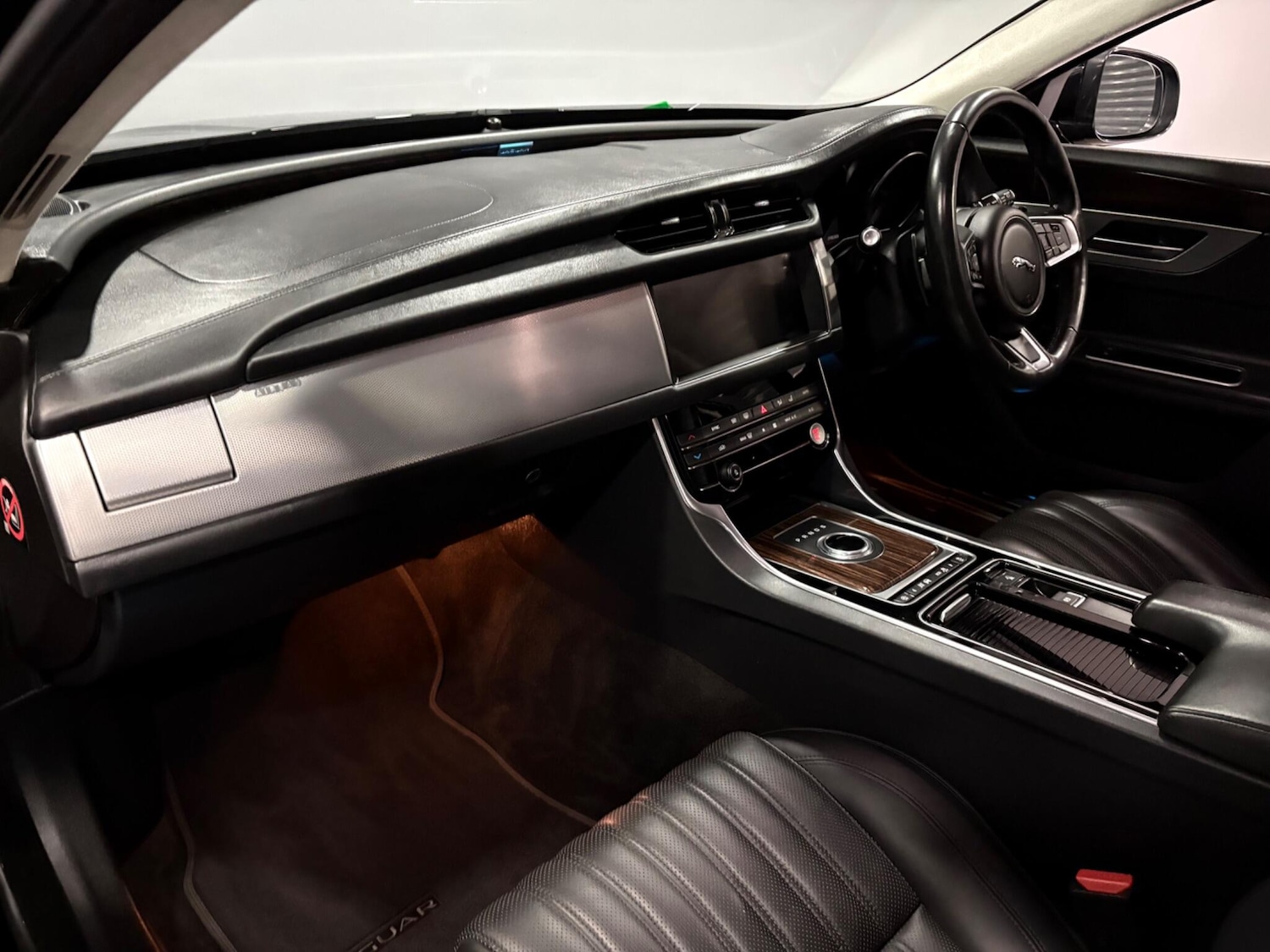 Used Jaguar XF 2018 for sale - 78170587: Photo 11