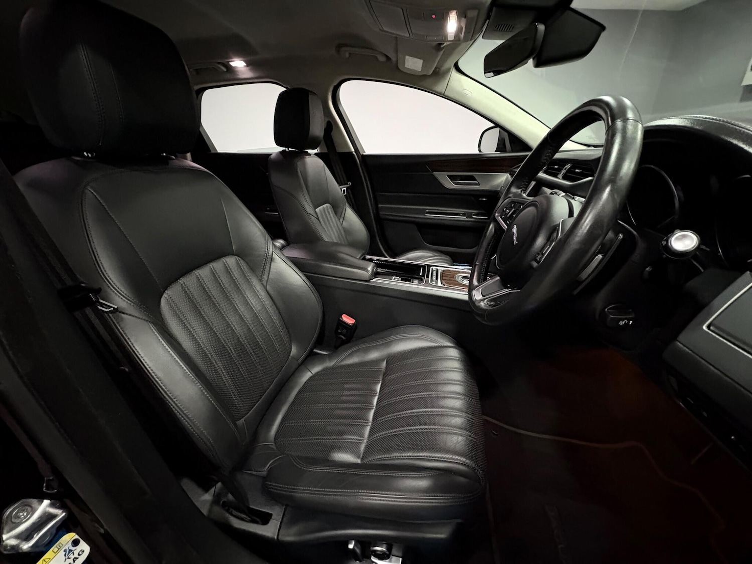 Used Jaguar XF 2018 for sale - 78170587: Photo 12