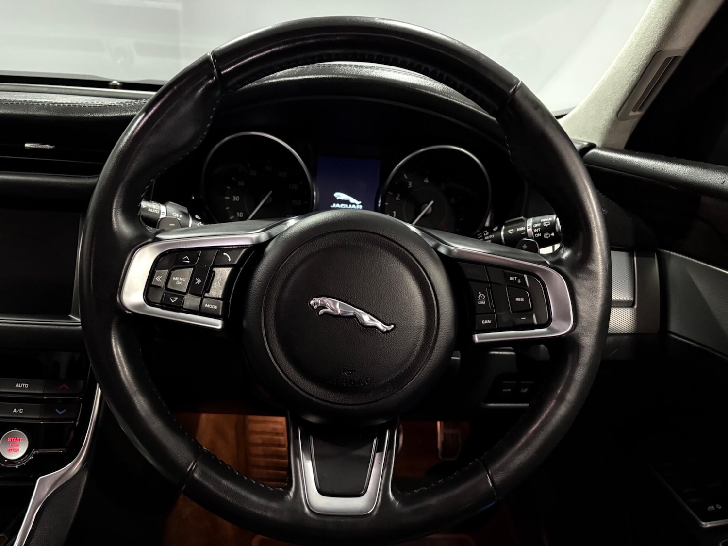 Used Jaguar XF 2018 for sale - 78170587: Photo 16