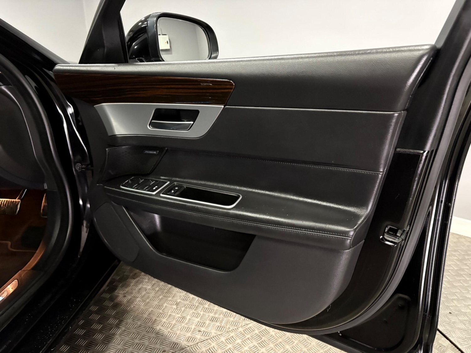 Used Jaguar XF 2018 for sale - 78170587: Photo 37