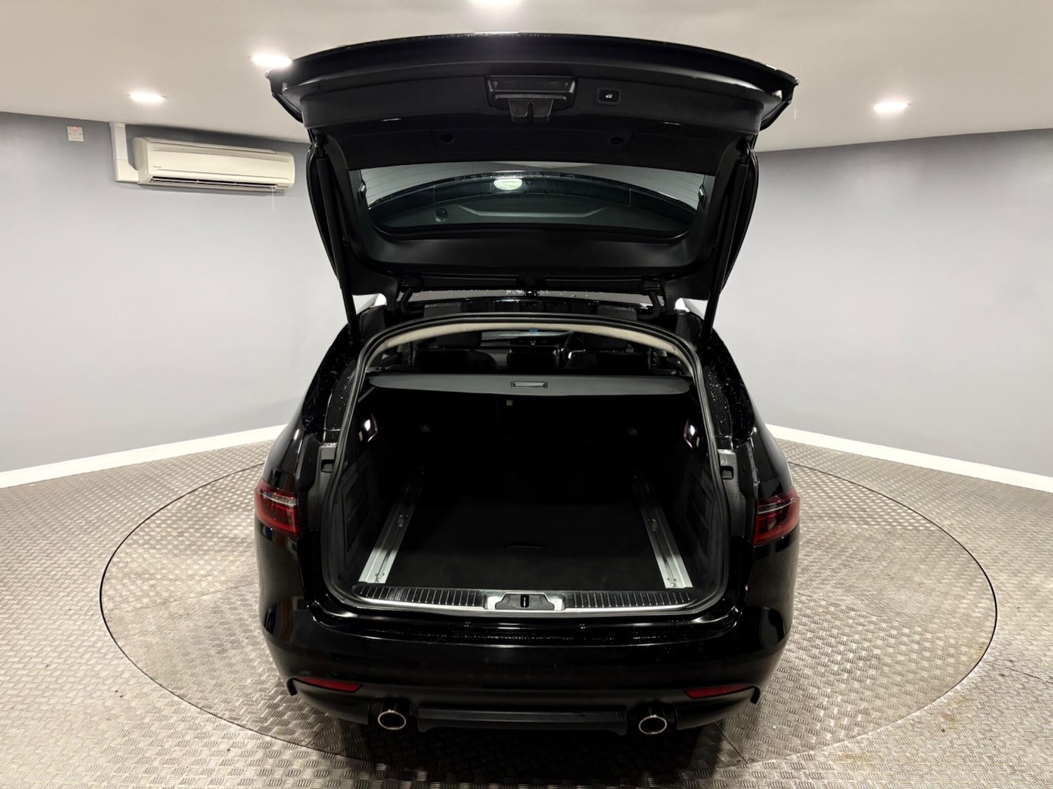 Used Jaguar XF 2018 for sale - 78170587: Photo 42