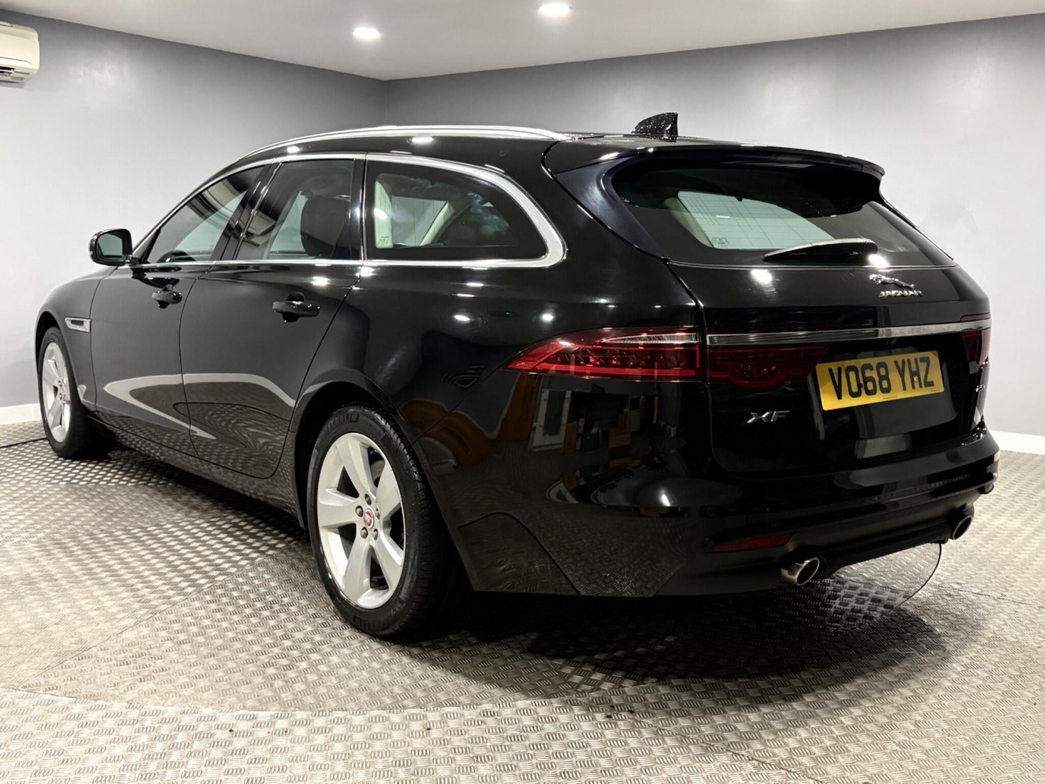 Used Jaguar XF 2018 for sale - 78170587: Photo 5