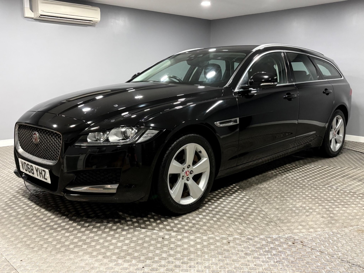 Used Jaguar XF 2018 for sale - 78170587: Photo 7