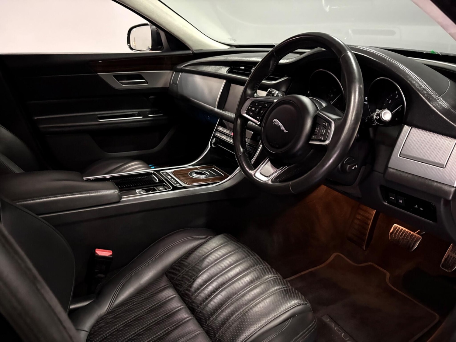 Used Jaguar XF 2018 for sale - 78170587: Photo 9