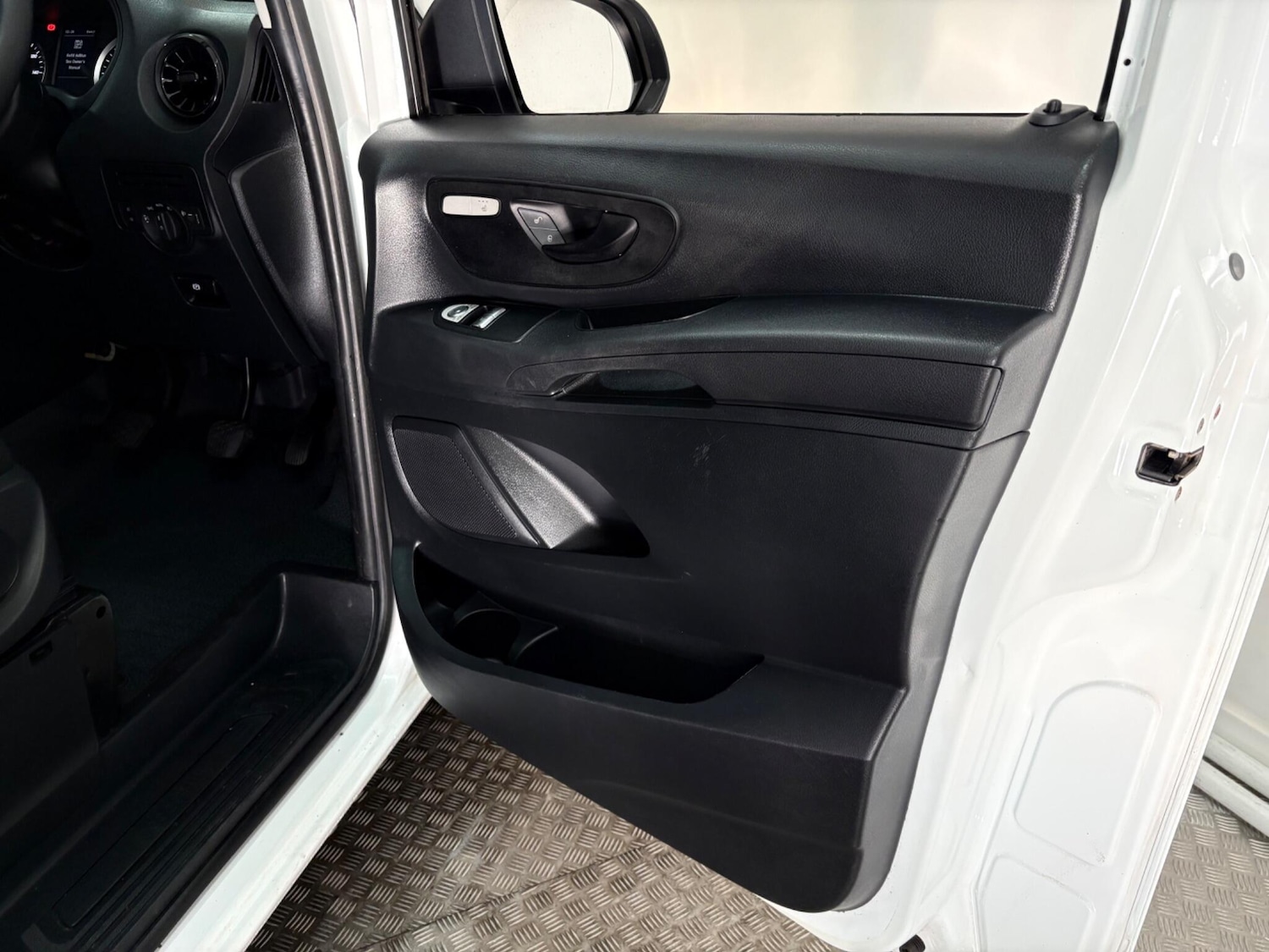 Used Mercedes-Benz Vito for sale - 77267556: Photo 33