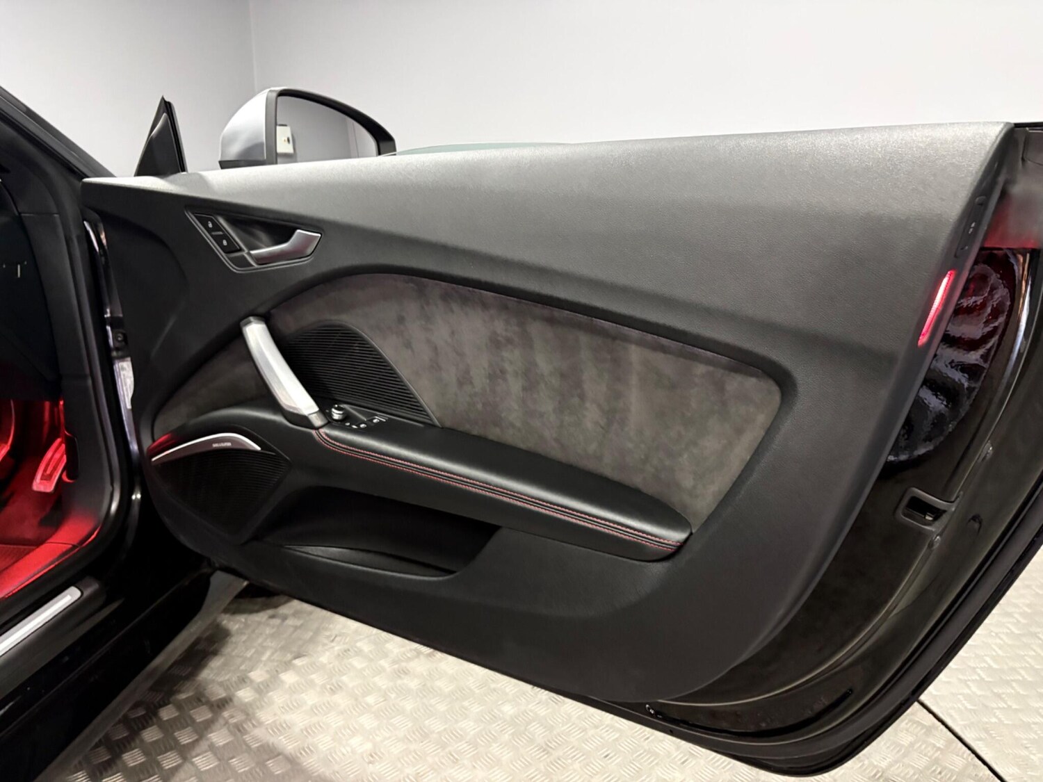 Used Audi TTS 2017 for sale - 77425089: Photo 40