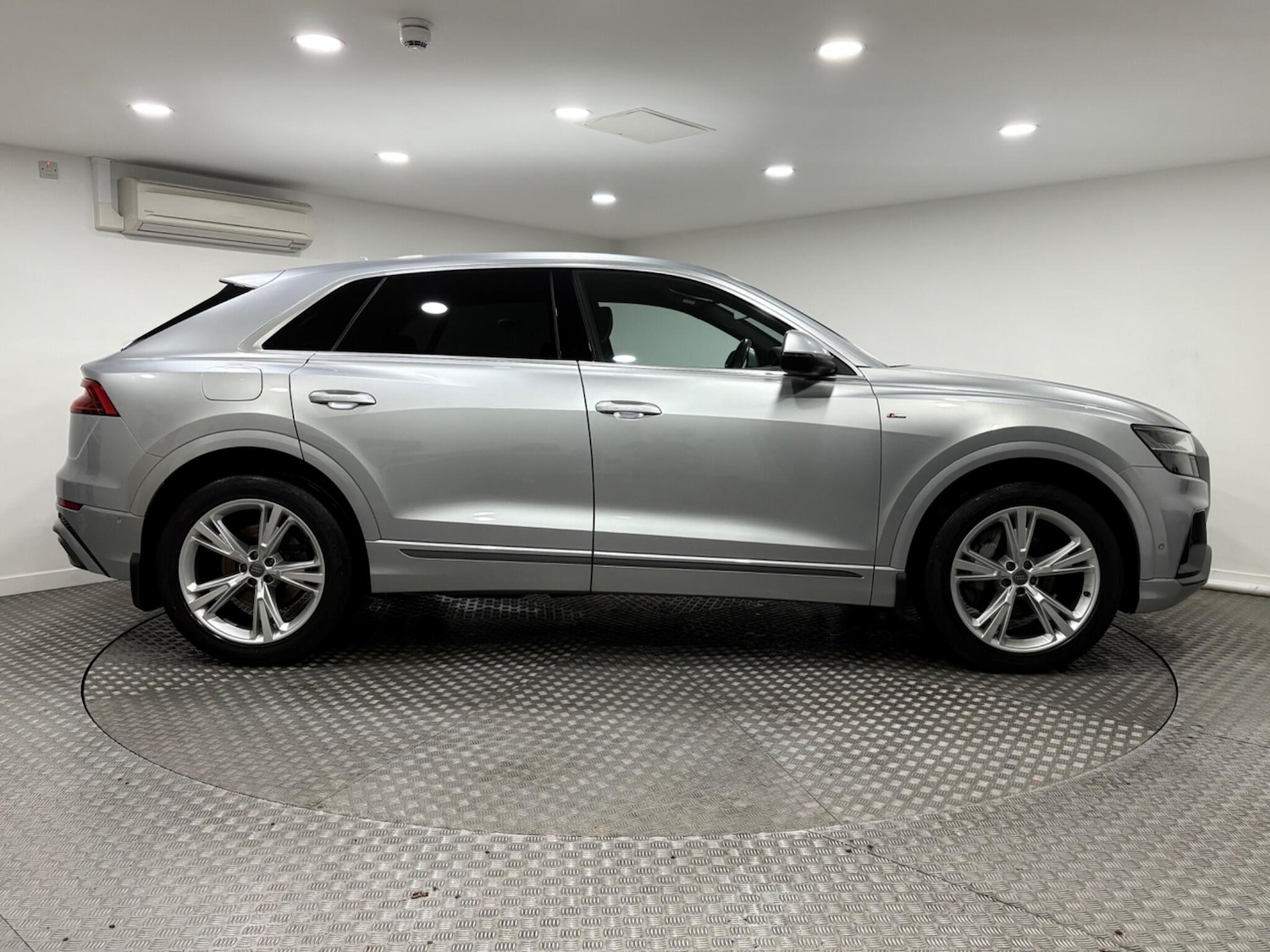 Used Audi Q8 2019 for sale - 77021141: Photo 2
