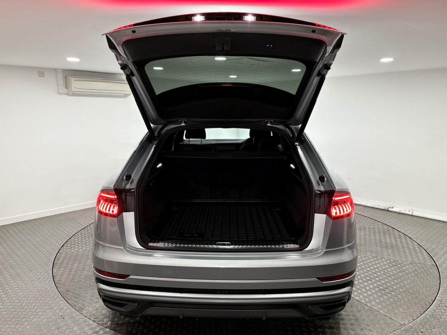 Used Audi Q8 2019 for sale - 77021141: Photo 54