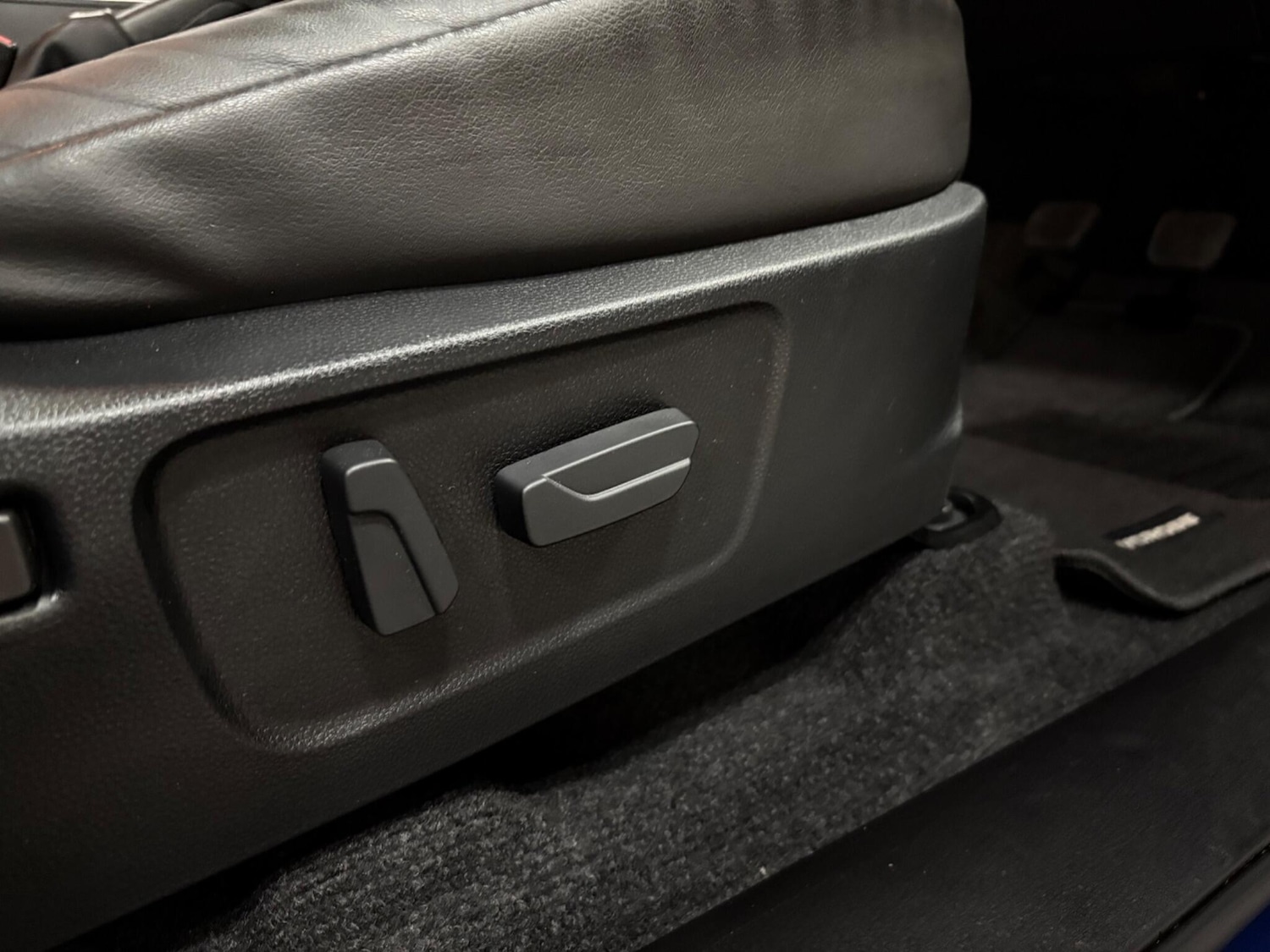 Used Isuzu D-Max 2023 for sale - 76832520: Photo 13