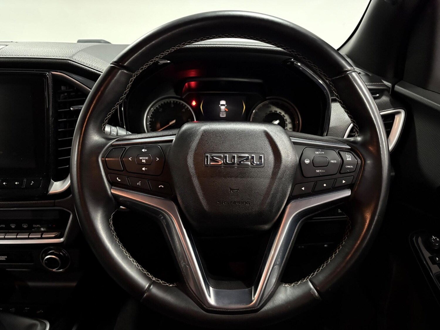 Used Isuzu D-Max 2023 for sale - 76832520: Photo 14