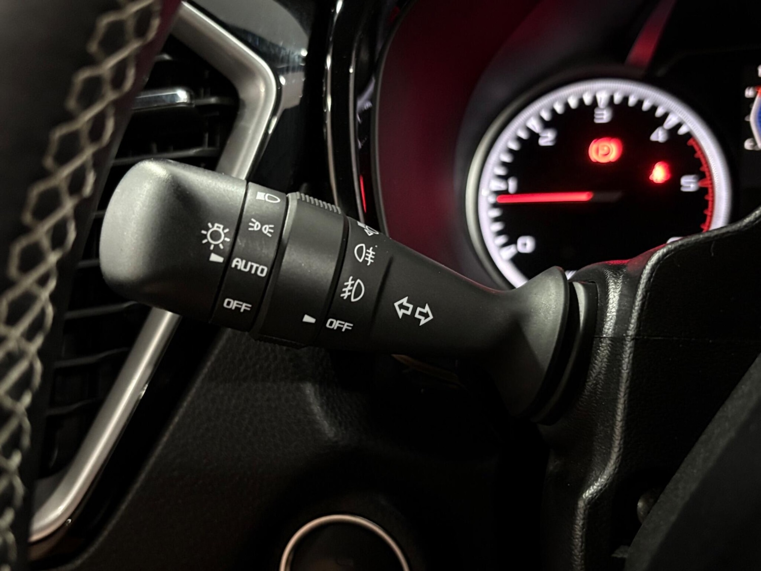 Used Isuzu D-Max 2023 for sale - 76832520: Photo 16