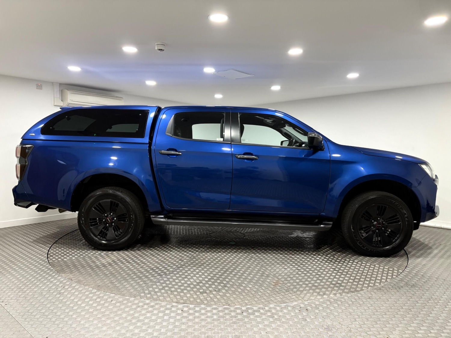 Used Isuzu D-Max 2023 for sale - 76832520: Photo 2