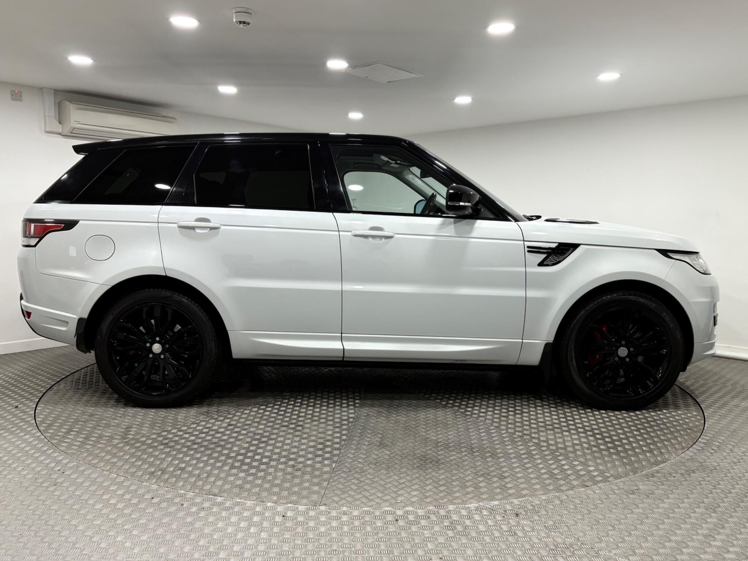 Used Land Rover Range Rover Sport 2015 for sale - 76607051: Photo 2