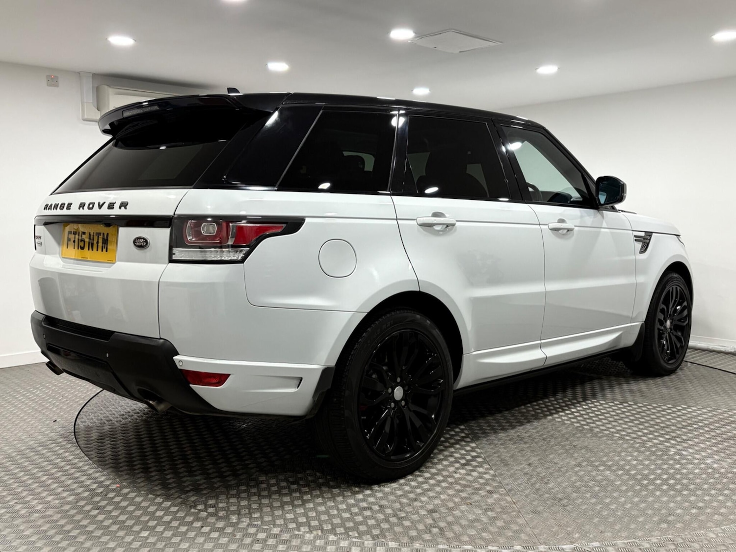 Used Land Rover Range Rover Sport 2015 for sale - 76607051: Photo 3