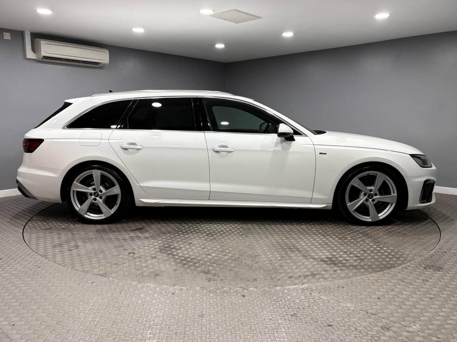 Used Audi A4 2023 for sale - 77882467: Photo 2