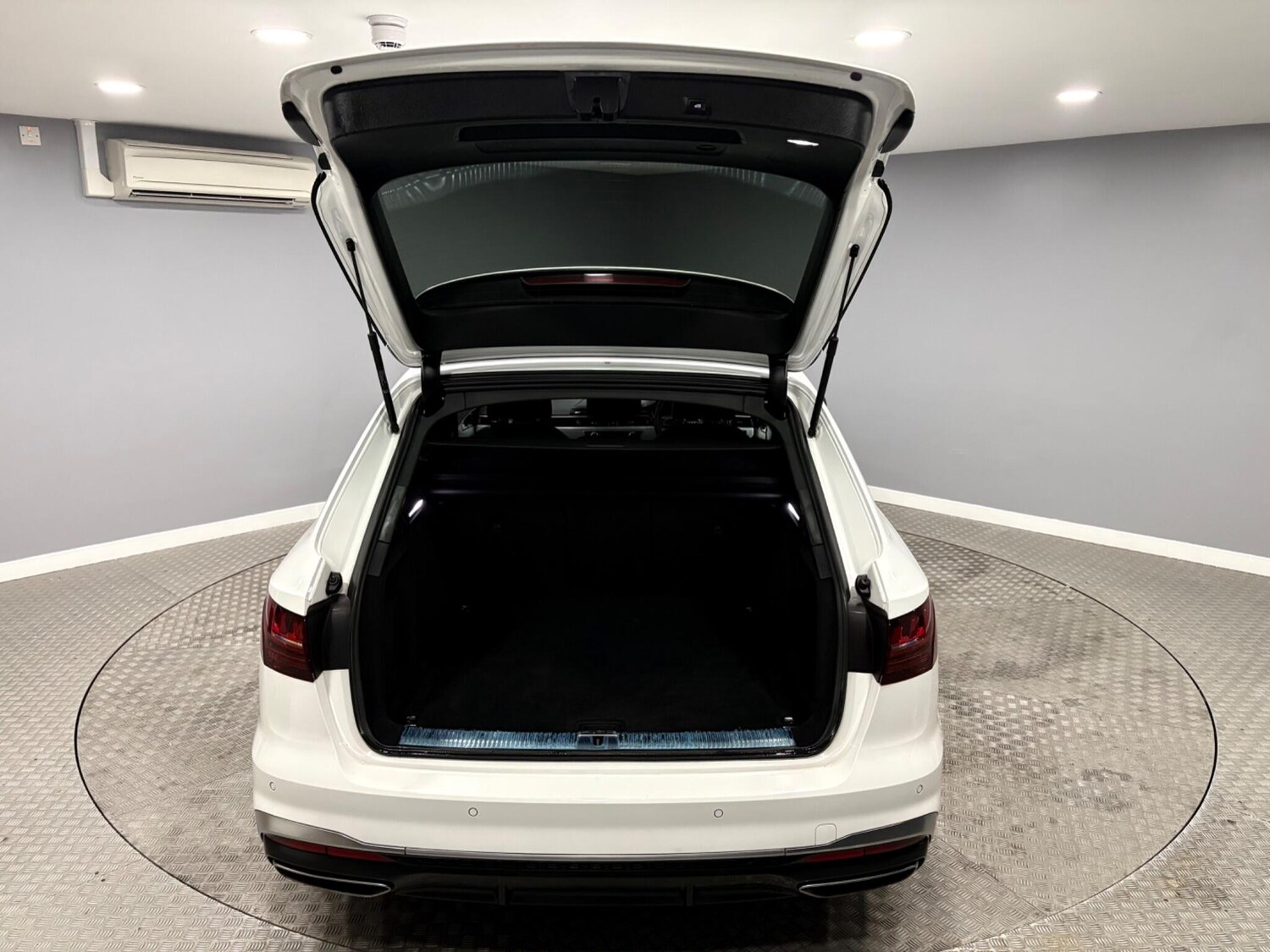 Used Audi A4 2023 for sale - 77882467: Photo 46