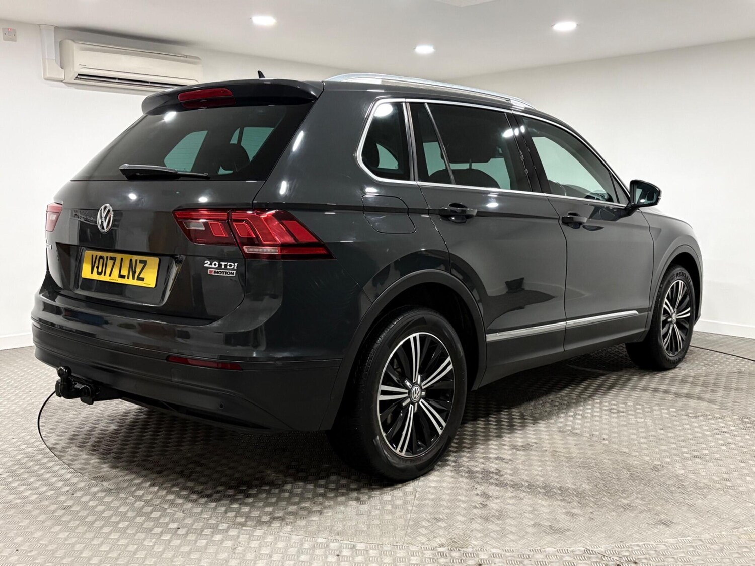 Used Volkswagen Tiguan 2017 for sale - 77376954: Photo 3