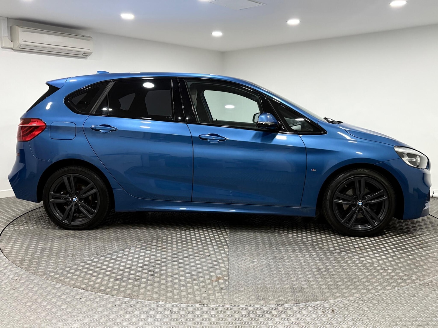 Used BMW 2 Series 2017 for sale - 77020939: Photo 2