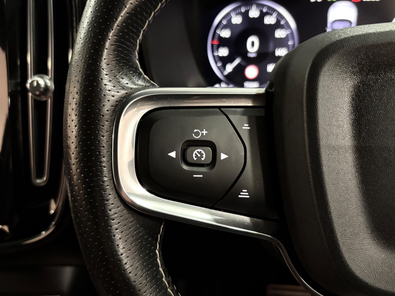 Used Volvo XC40 2019 for sale - 77021025: Photo 17