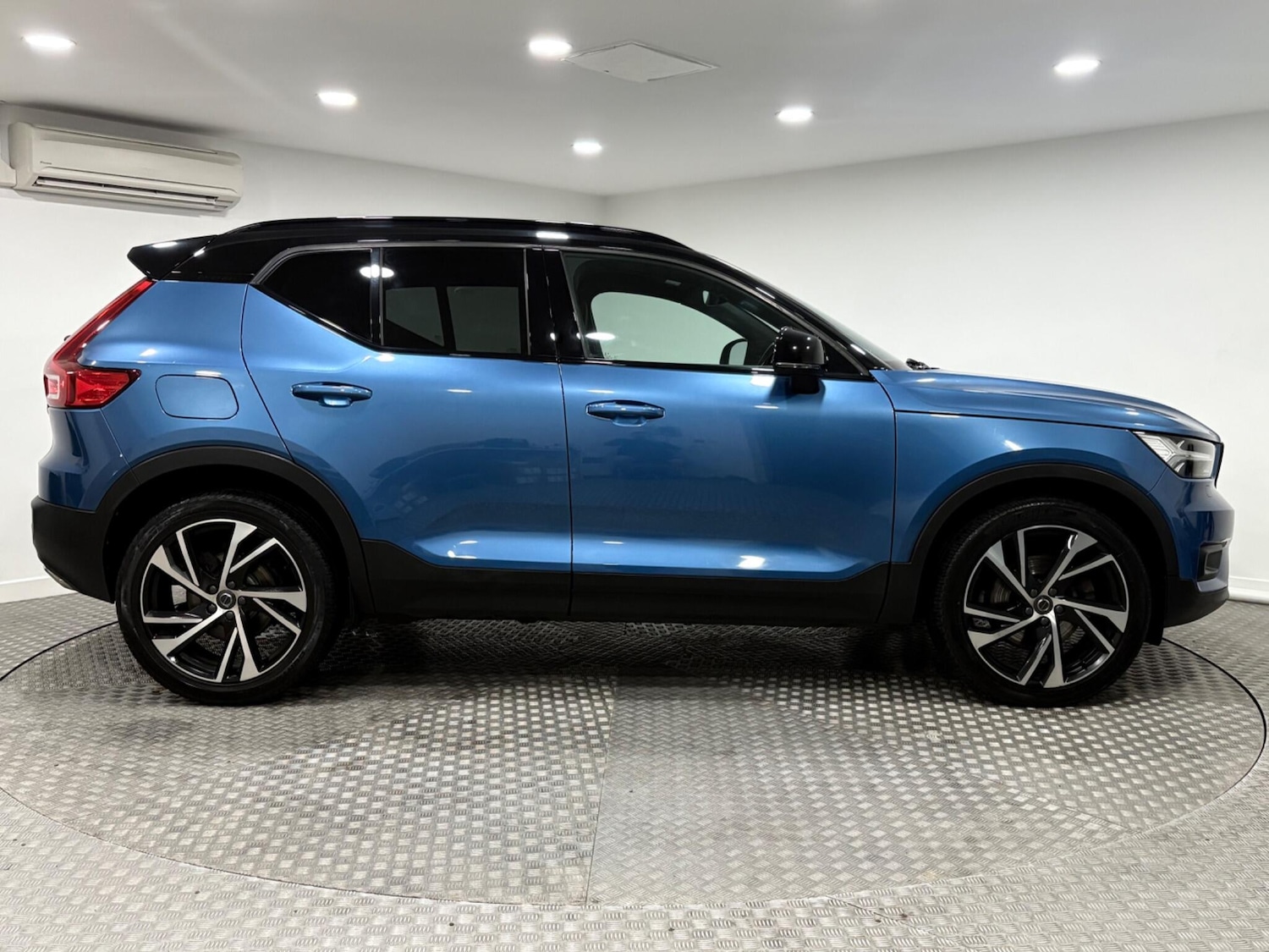 Used Volvo XC40 2019 for sale - 77021025: Photo 2